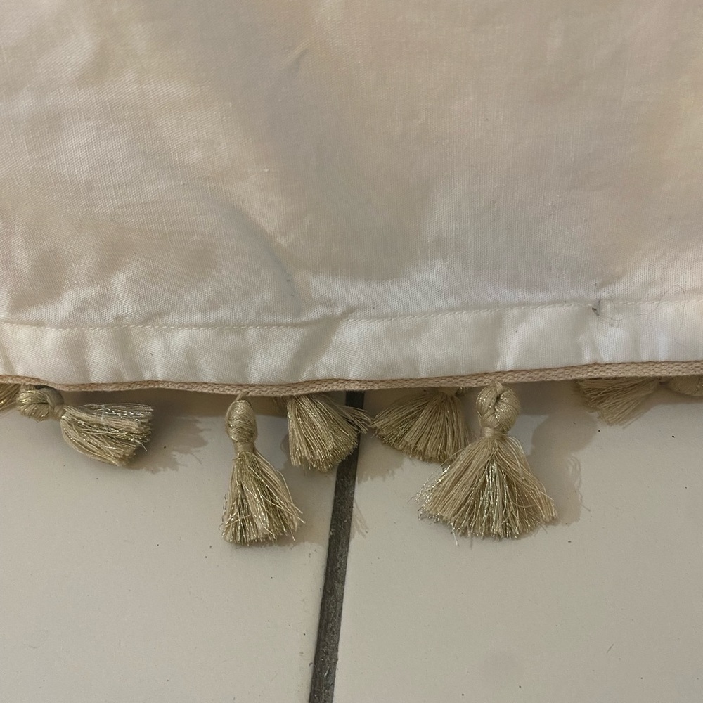 Crib skirt